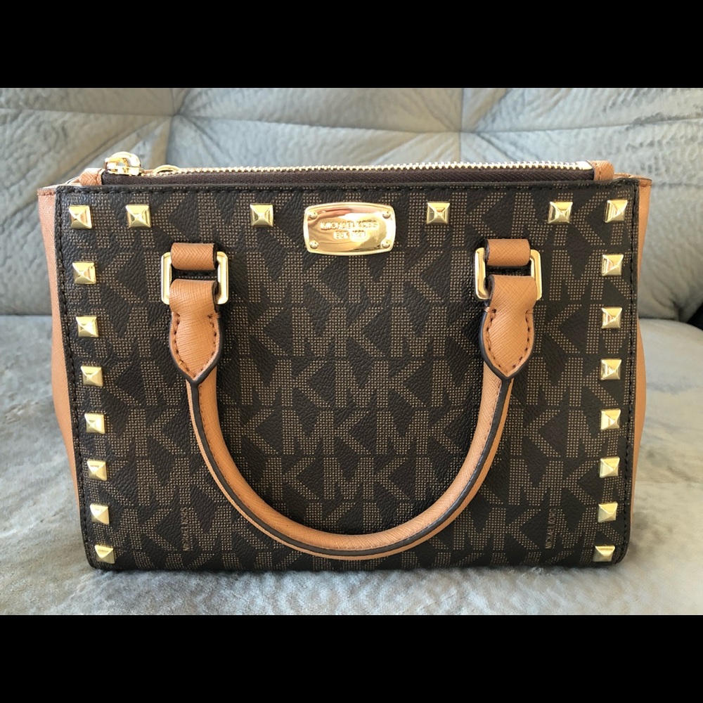 Small brown and tan Michael kors crossbody bag.